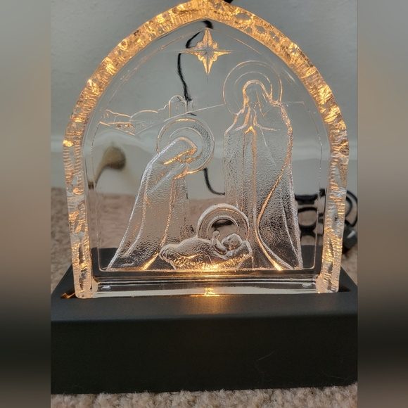 Avon Holy Night Reflections Nativity - Picture 2 of 8